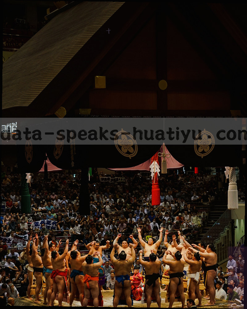 客户端赛程列表界面，重点场次以橙色标签单独排在最前